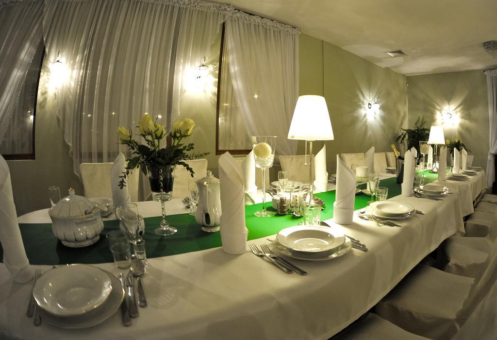 Hotel Astra Dąbrowa Górnicza Dış mekan fotoğraf