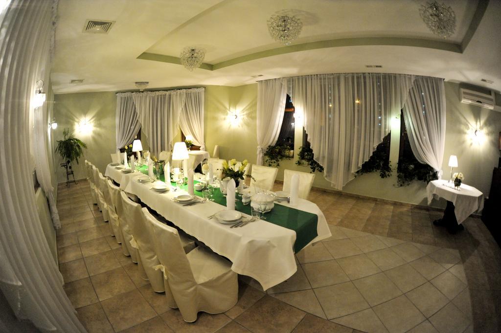 Hotel Astra Dąbrowa Górnicza Dış mekan fotoğraf